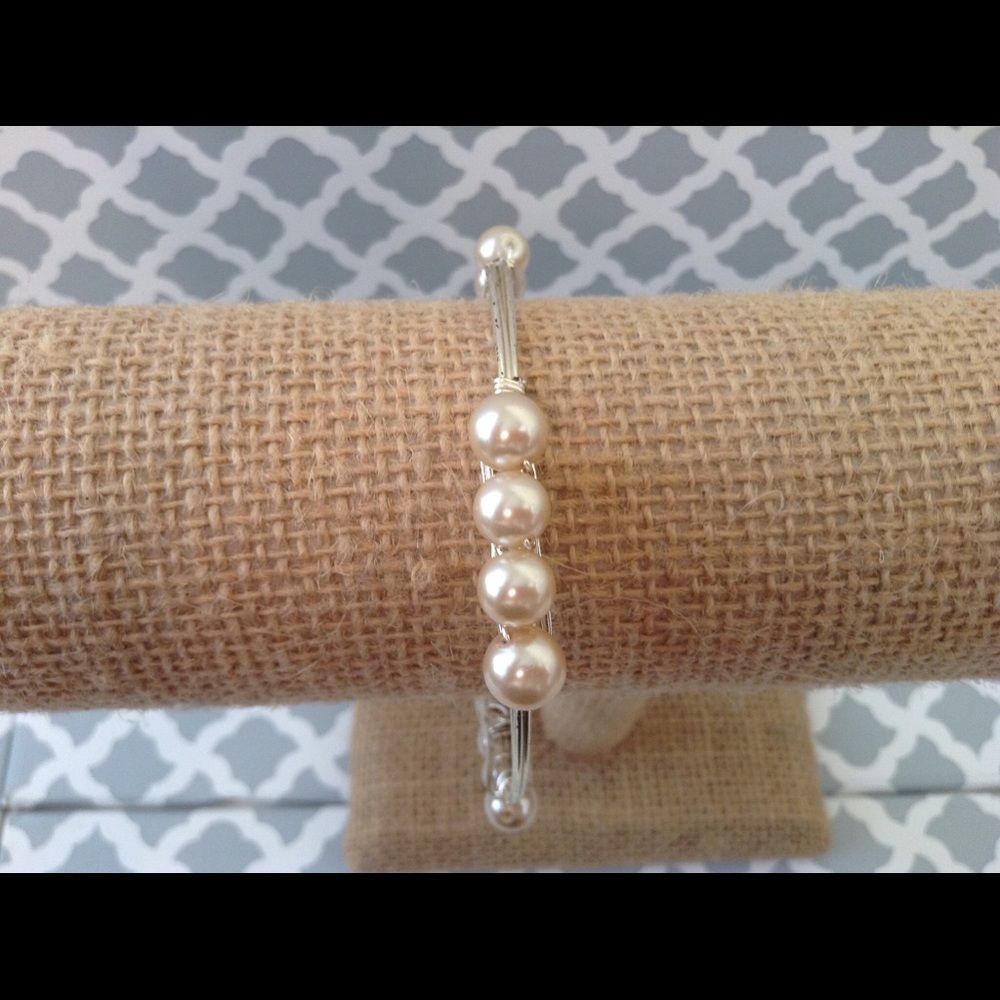 ❇️ 3 for $10 Silver Wrapped Pearl Bangle